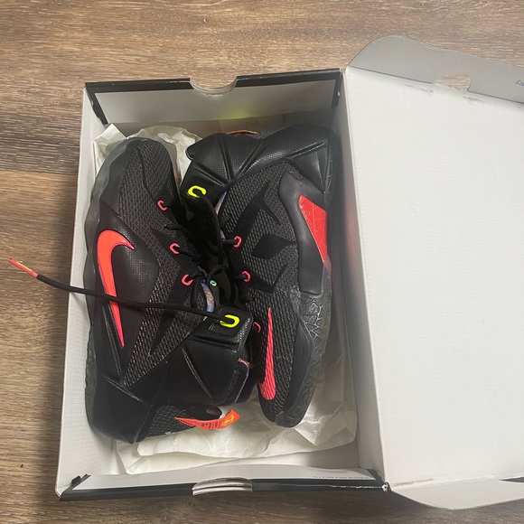 Boys Lebron Xll - Picture 10 of 11